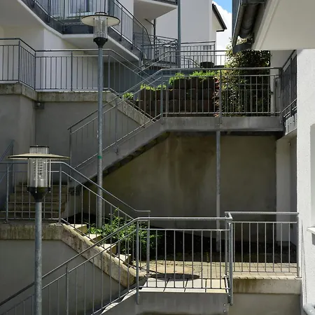 Large In With Balcony Apartman