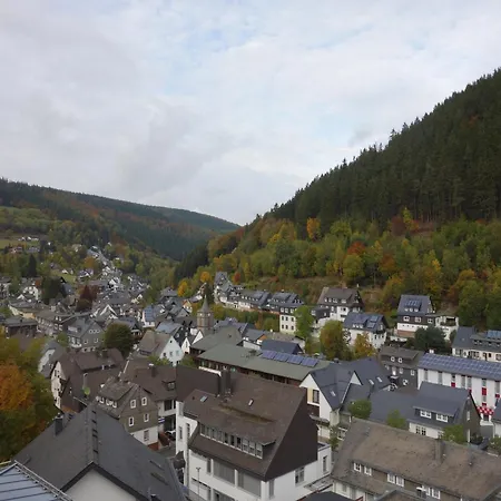 Grosse In Mit Balkon Lägenhet