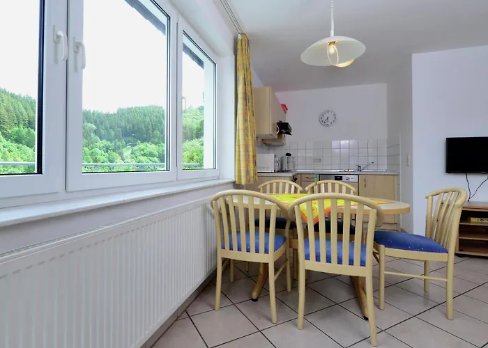 Grosse In Mit Balkon 아파트 *